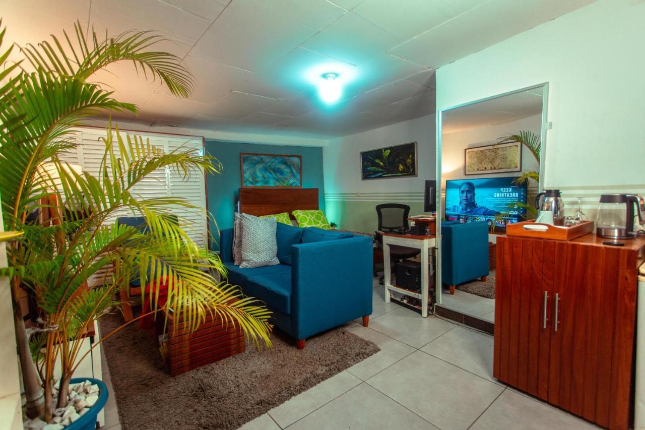 Bed and Breakfast Palm Springs Bed & Breakfast Limbe Zewnętrze zdjęcie